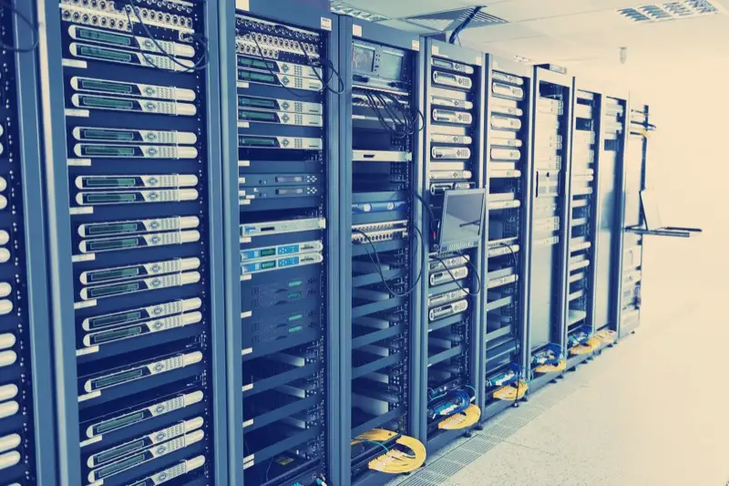 VPS and dedicated server hardware comparison in data centre